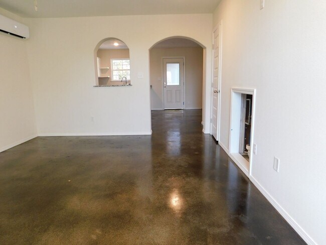 Building Photo - 621 Poplar St