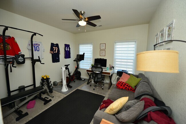 Building Photo - Clubhouse and pool community in the heart of Greenbrier!