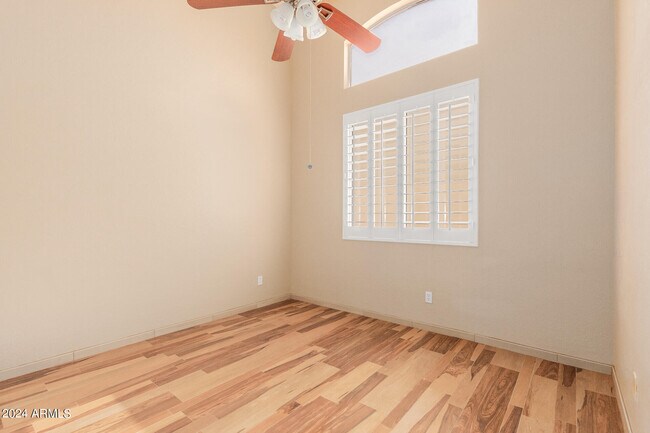 Building Photo - 6122 W Linda Ln