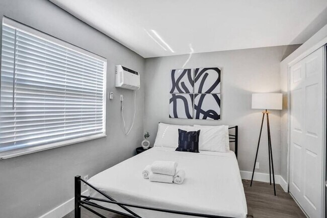 Building Photo - 50 Davie Blvd