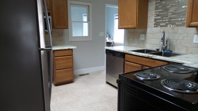 Building Photo - 433 S Kimball St