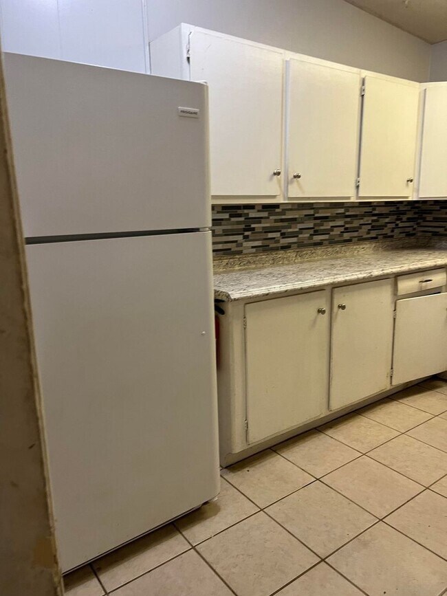 Building Photo - 3 Bed 1 bath RENTAL in Denison for $1,345