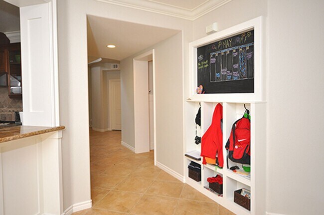 Building Photo - Simply Gorgeous 4+ BR Home with many Amenities!!!