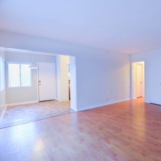 Building Photo - Convenient Downstairs 2-Bedroom Unit in Sun Valley!