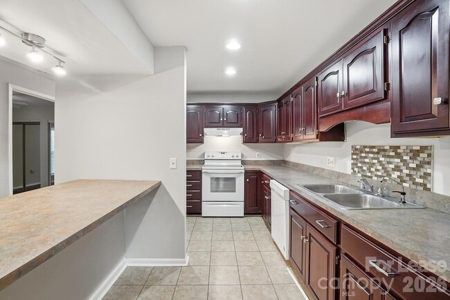 Building Photo - 4948 Sardis Rd