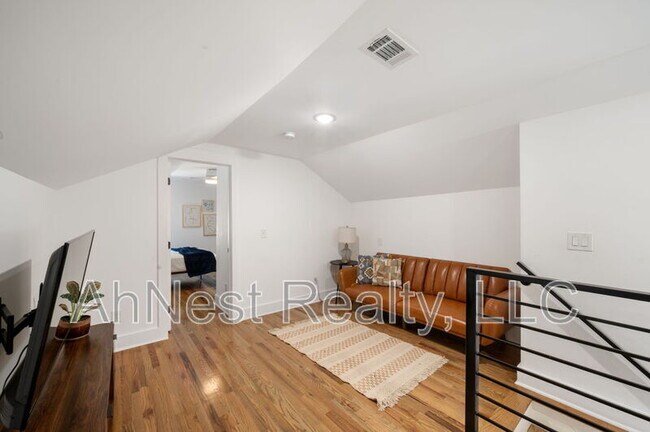 Building Photo - 1458 Beecher St SW