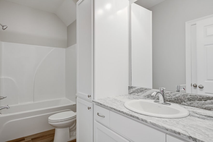 Building Photo - 139 Iberia St