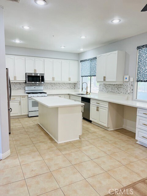 Building Photo - 1420 Lovat Ct