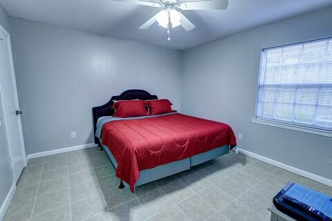 Building Photo - 18 S Catherine St