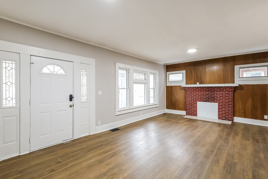 Building Photo - 38 N Pershing Ave