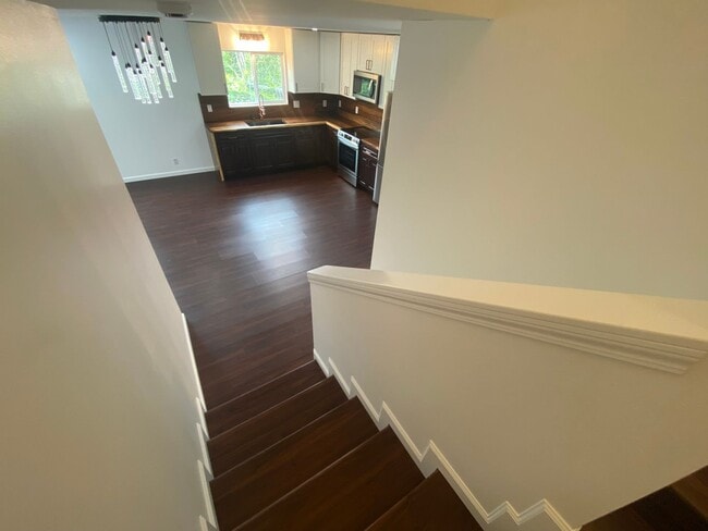 Building Photo - 3BR/2BA Two-Story Home in Ainaloa – Pet Friendly!