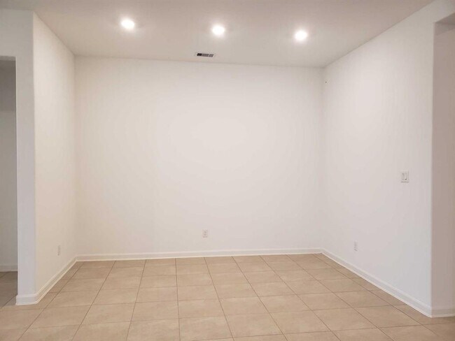 Building Photo - 3712 Castle Rock Dr