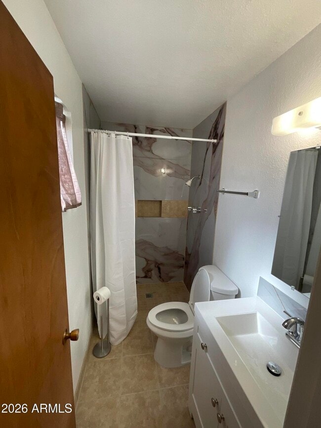 Building Photo - 247 E 7th Dr