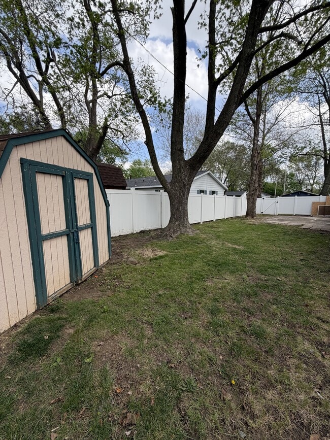 Building Photo - 2504 Campbell Dr