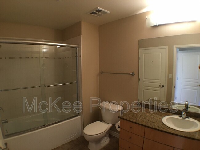 Building Photo - 300 W Beech St