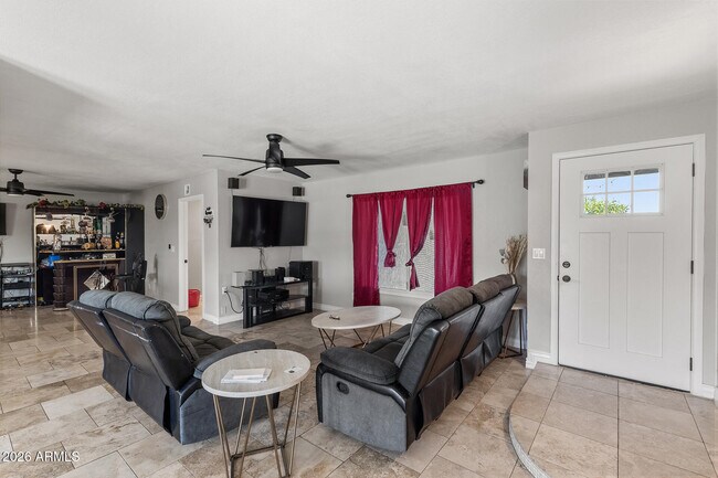 Building Photo - 4716 W Christy Dr