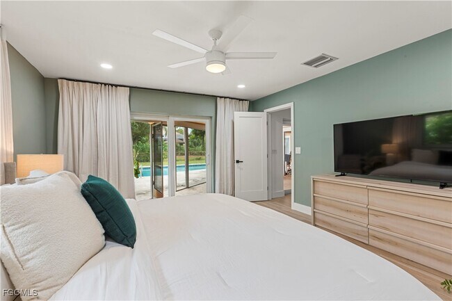 Building Photo - 2412 La Salle Ave