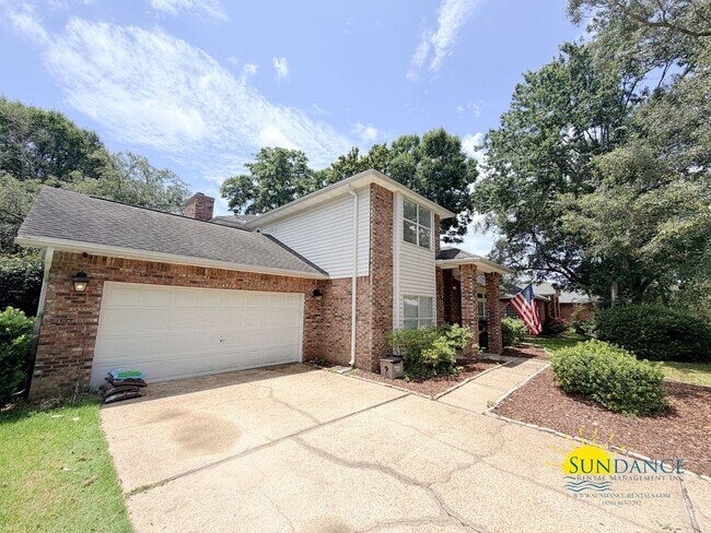 Building Photo - Elegant Bluewater Bay 4 Bedroom Home with Pool, Hot Tub & Scenic Golf Views!