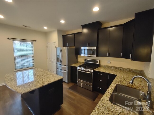 Building Photo - 4068 Zilker Park Dr