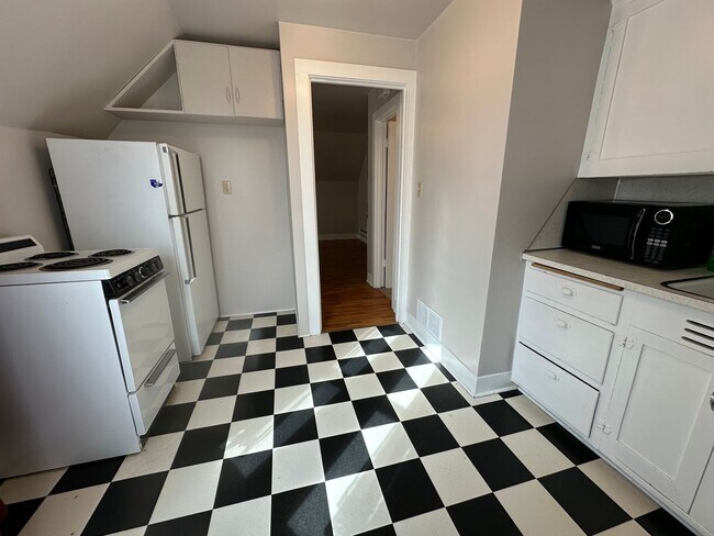 Building Photo - L986
