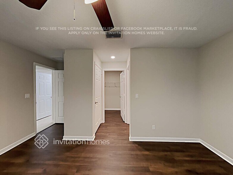 Building Photo - 550 SE Whitmore Dr