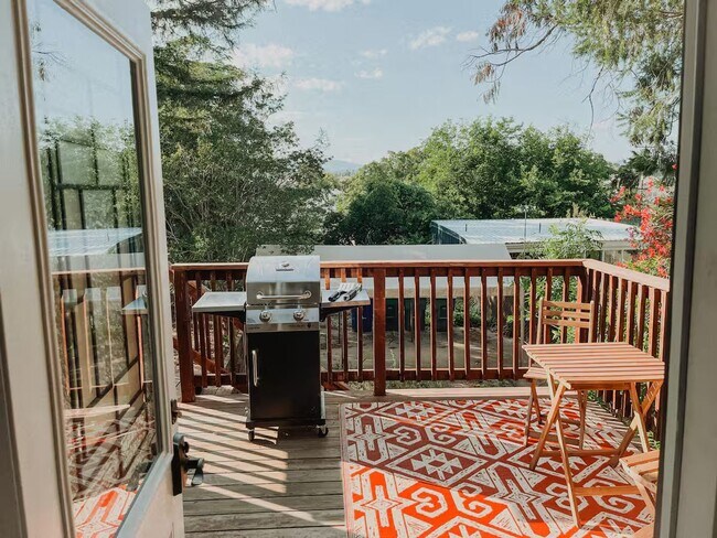 Building Photo - Historic Charm Meets Modern Comfort – Fully Furnished ~ $1000 Move in Special if Rented Furnished