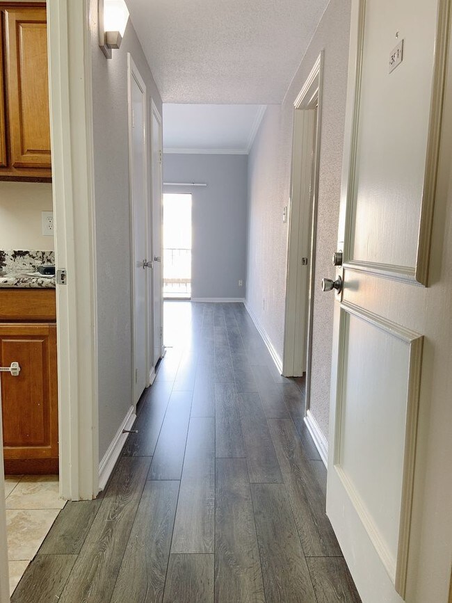 Building Photo - 2425 UNDERWOOD STREET 354