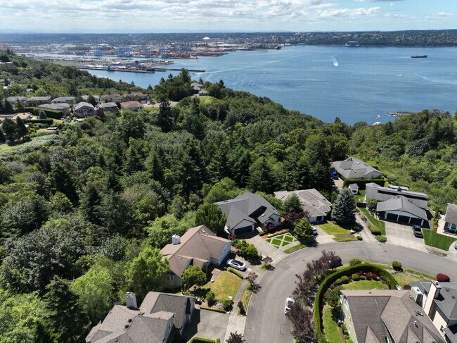 Building Photo - Sophisticated and Elegant home is located in Harbor Ridge at Browns Point. Spacious 4 bedroom, 4 ...