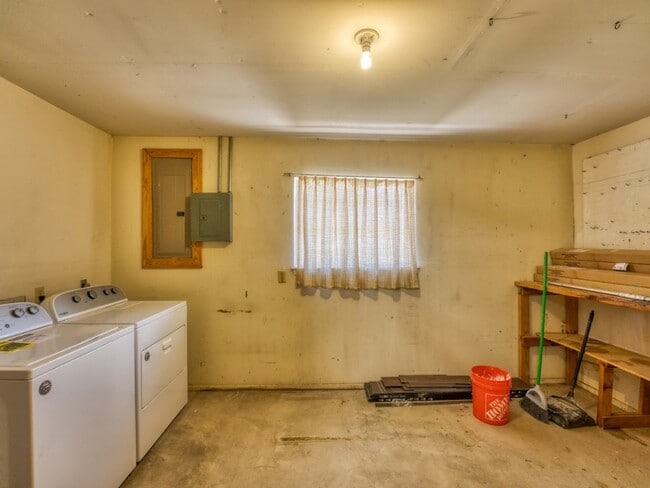 Building Photo - 207 McGee Trail