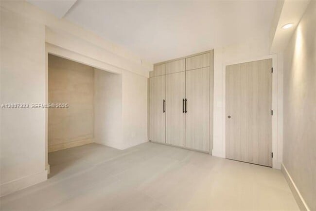 Building Photo - 2301 Collins Ave