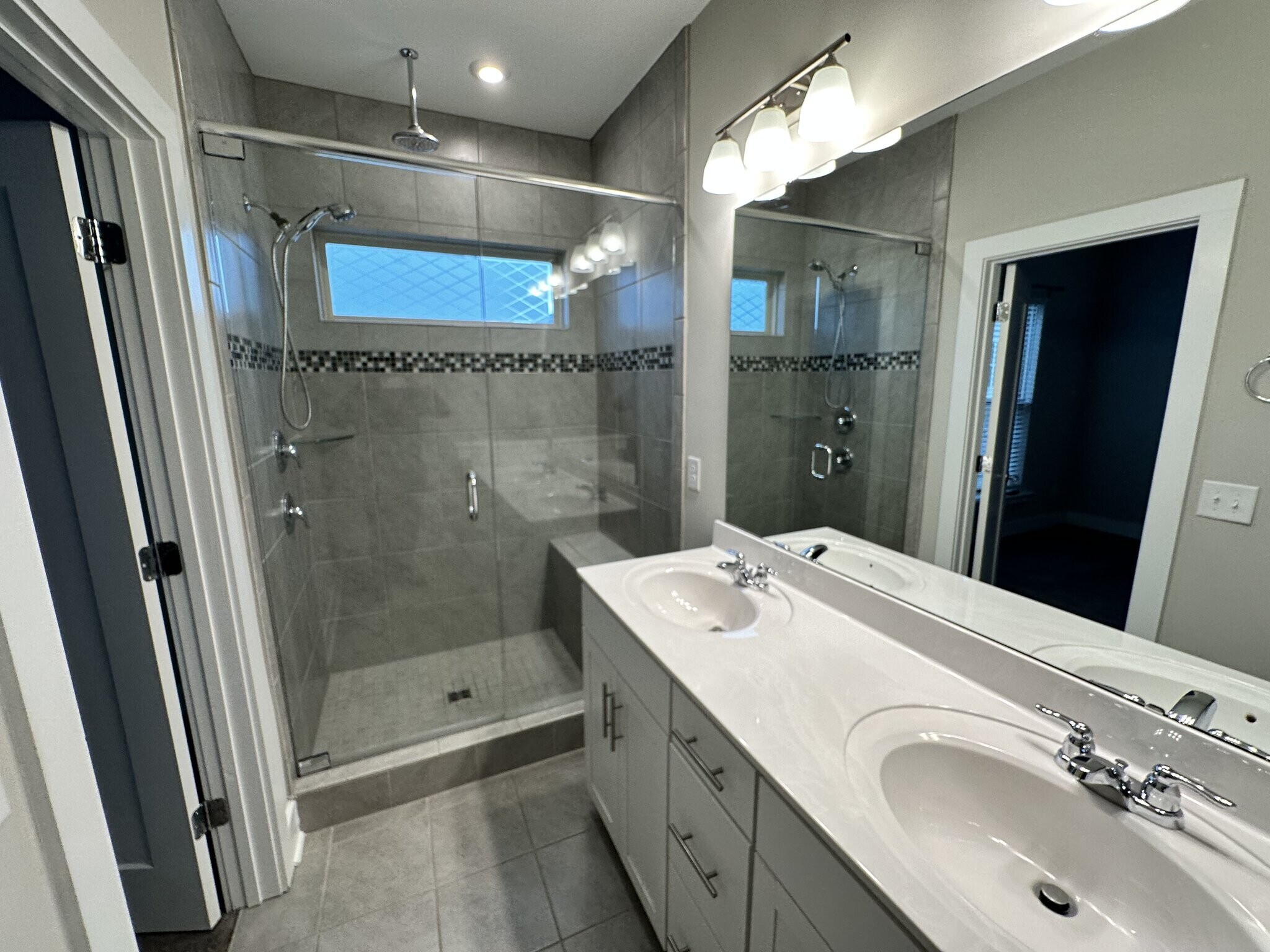 Building Photo - 16042 Roscoe Ln