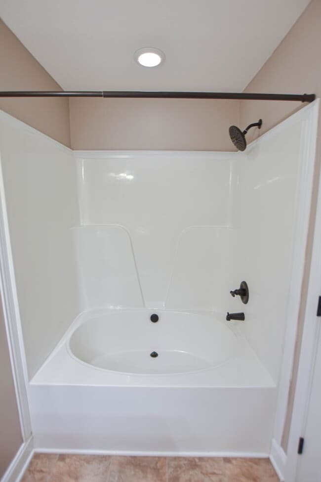 Building Photo - Pet Friendly Three Bedroom!