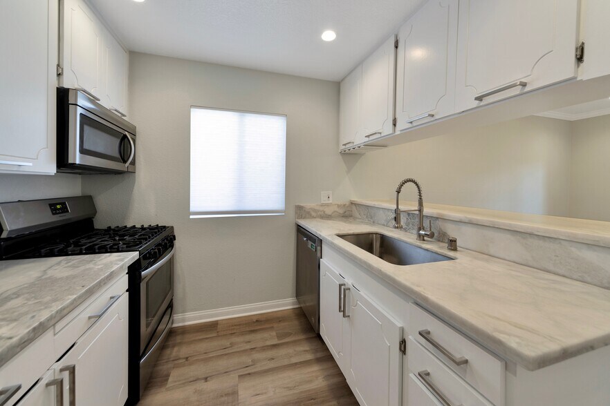 Building Photo - 4509 Vista Del Monte Ave