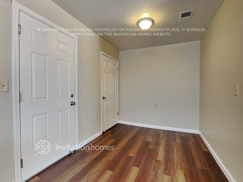 Building Photo - 2760 Orchid St