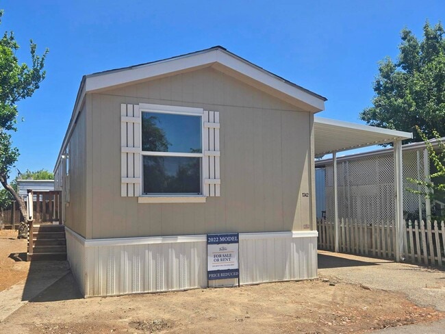 Building Photo - 1342 Hannah Ave