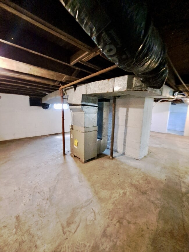 Building Photo - 625 Rice St