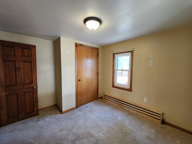 Building Photo - Spacious 2 Bedroom Home $1330/monthly