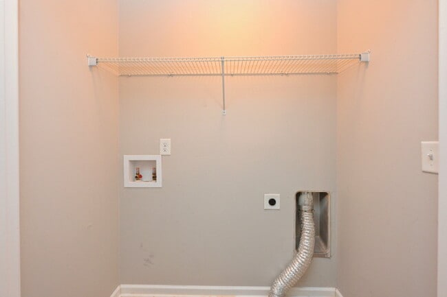 Building Photo - Minutes to Nashville! Stylish 2BR/2.5BA Goodlettsville Townhome