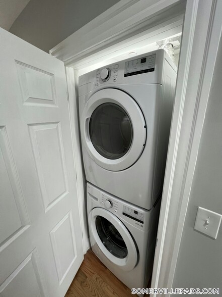 Building Photo - 15 Harold St