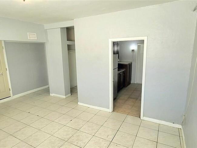 Primary Photo - 4419 NW 17th Ave