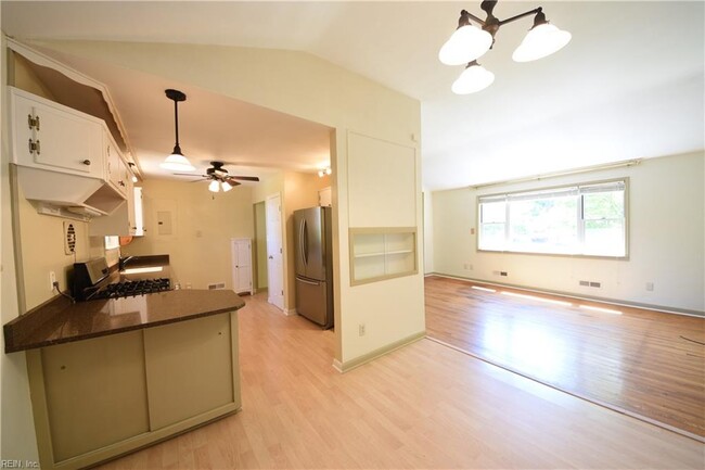 Building Photo - 8356 Cape View Ct