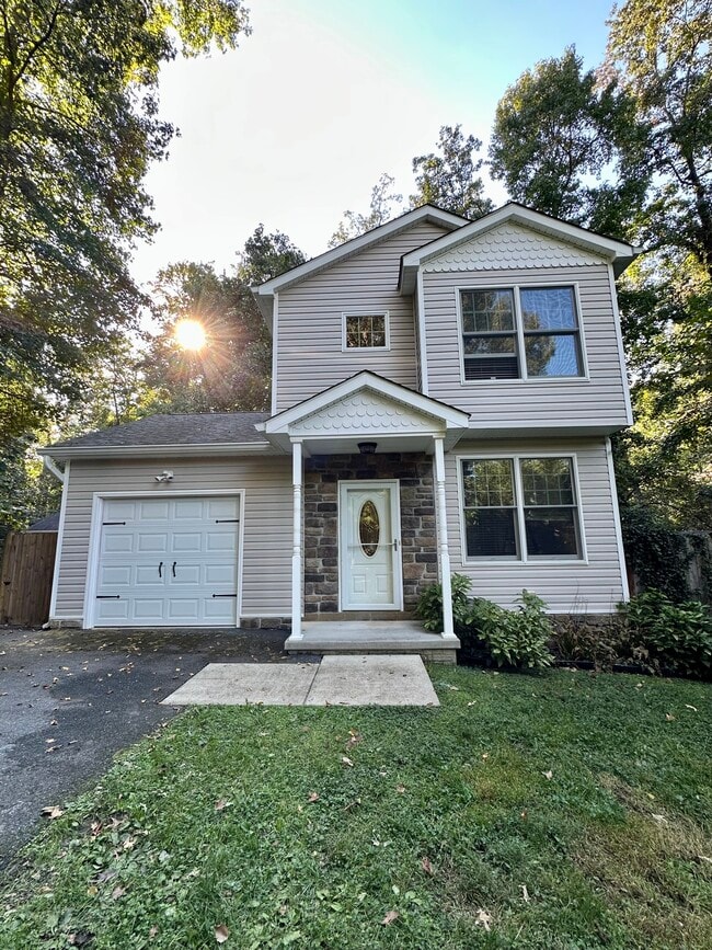 Building Photo - 854 Redwood Trail