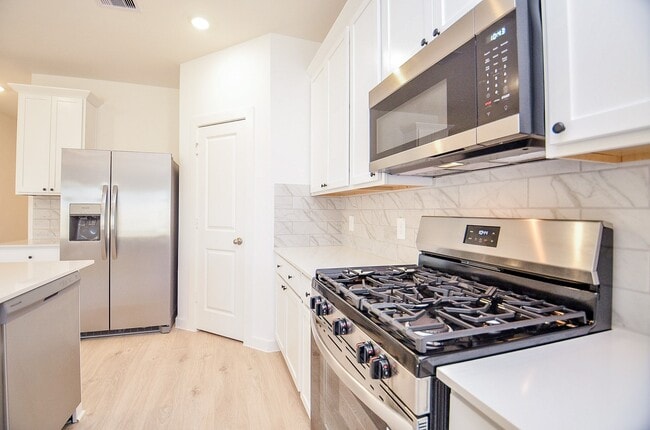 Building Photo - 31134 Royal Acrs Ct