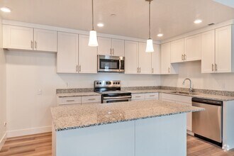 Building Photo - Beautiful Smart Home 3 Bed, 2 bath in Clea...