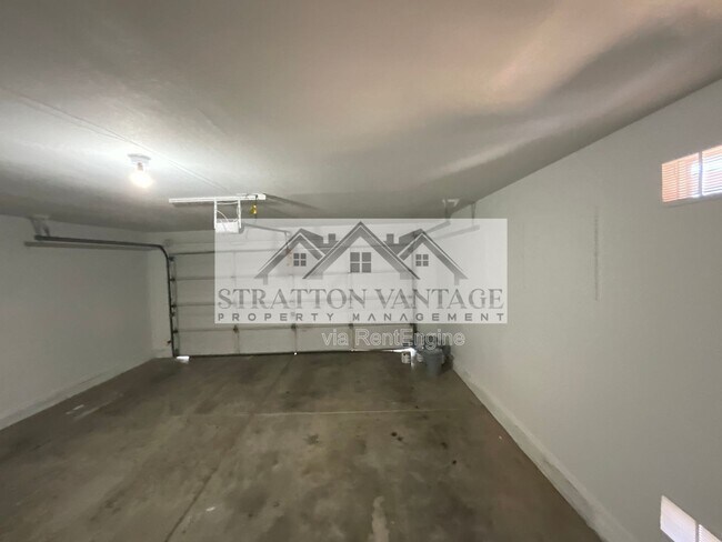 Building Photo - 8207 W Palmaire Ave