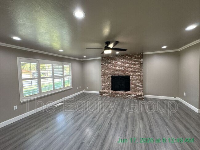 Building Photo - 2601 S Kloth Dr