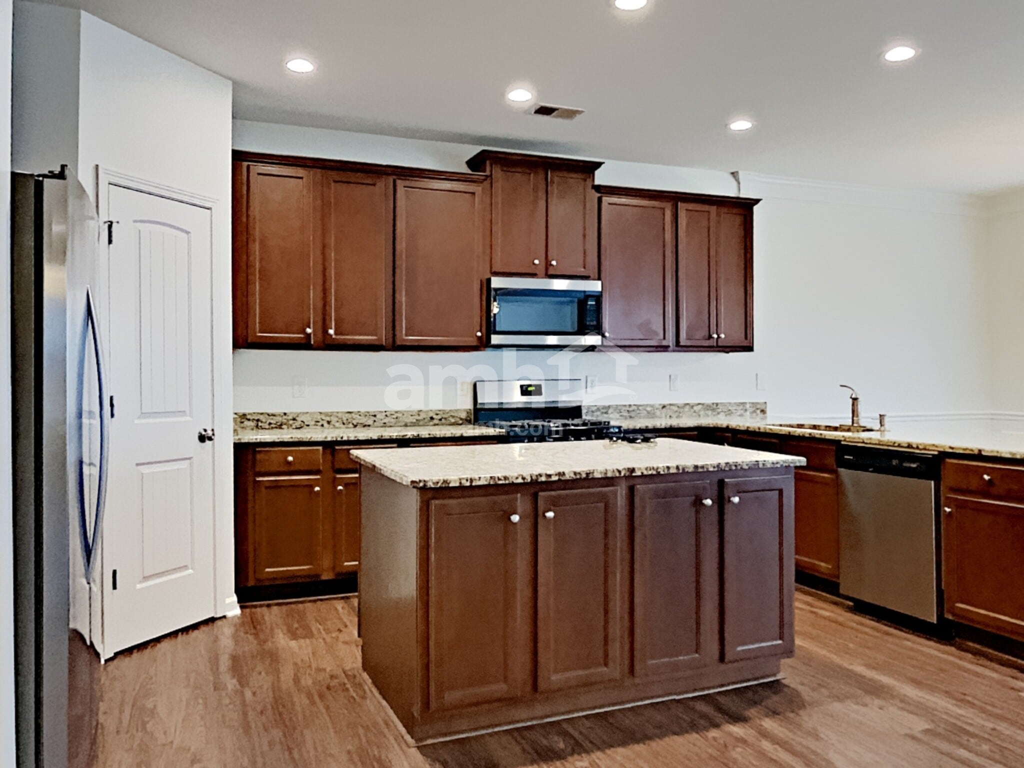 Building Photo - 3145 Yachet Ct SW