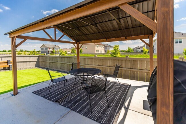 Building Photo - Stunning 4BR House in Berthoud