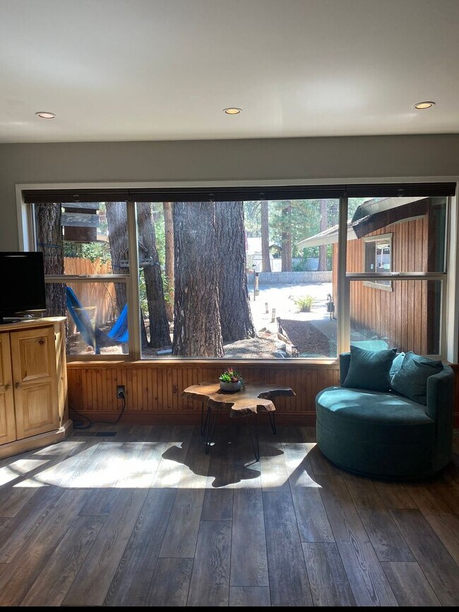 Building Photo - 865 Sonoma Ave