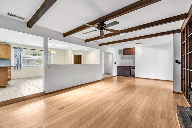 Building Photo - 5170 E Huntington Ave